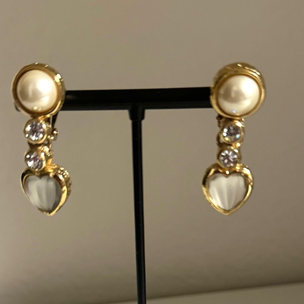 DIOR Vintage Gold and Pearl Heart Drop Earrings - Picture 2 of 7
